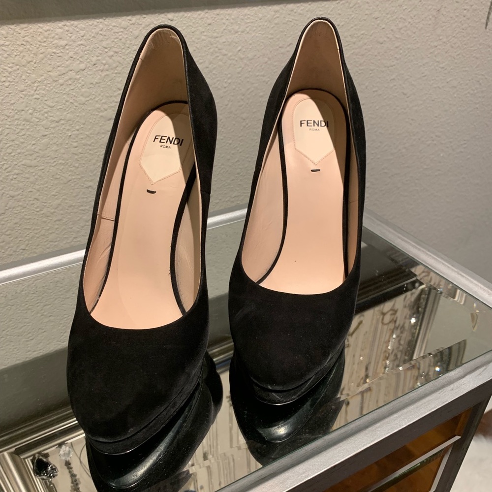 Fendi 4” black suede pumps